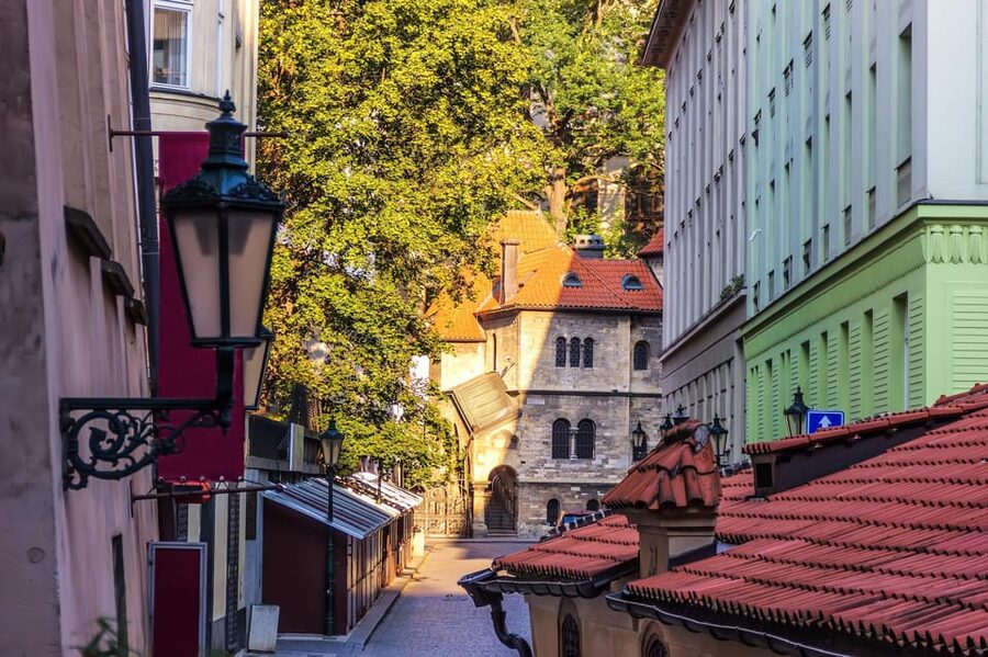 Prague: Jewish Quarter Half-Day Private Walking Tour - The Spanish Synagogue and its striking interior