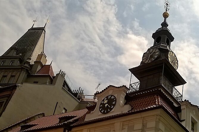 Prague Jewish Quarter Walking Tour with Admission Tickets - What makes the guides so important