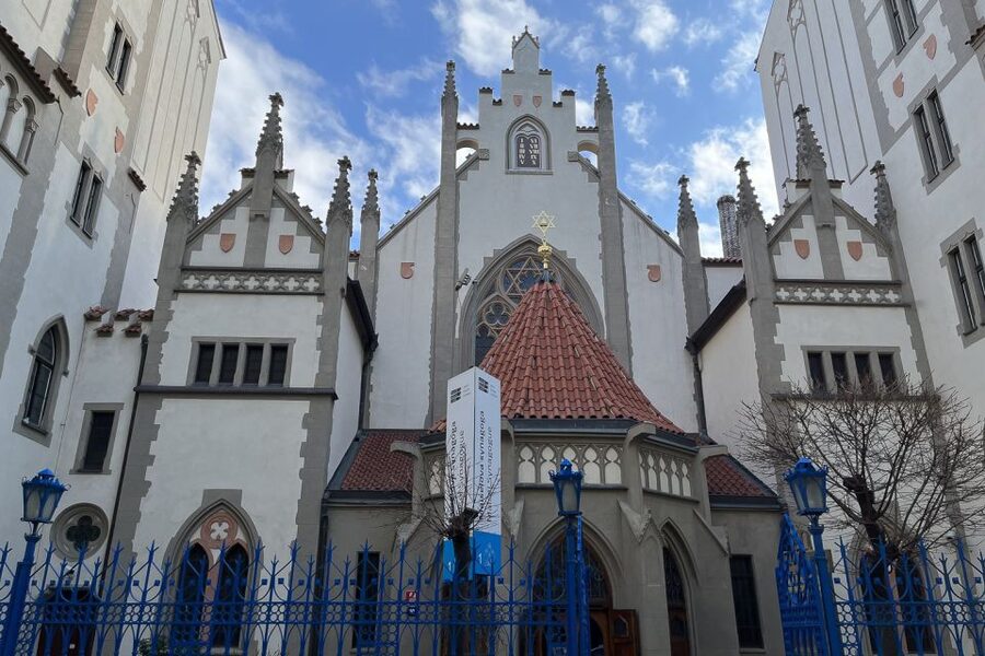 Prague: Jewish Town Guided Walking Tour - Entering Prague’s former Jewish Town