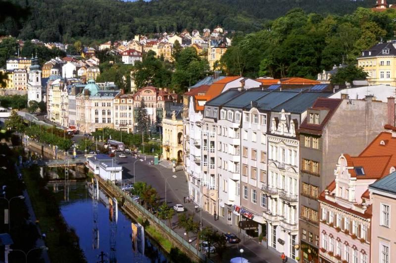 Prague: Karlovy Vary Tour with Lunch and Moser Museum Visit - Two hours to explore Karlovy Vary on your own