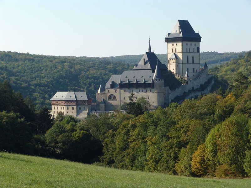 Prague: Karlštejn Castle Guided Tour with Entry Ticket - Guides, group size, and the human side of the day