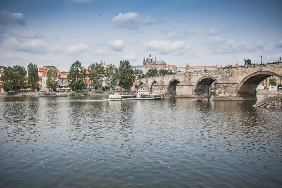Prague: Lunch Cruise on Vltava River with open Buffet - A meal cruise that makes Prague’s riverfront easy