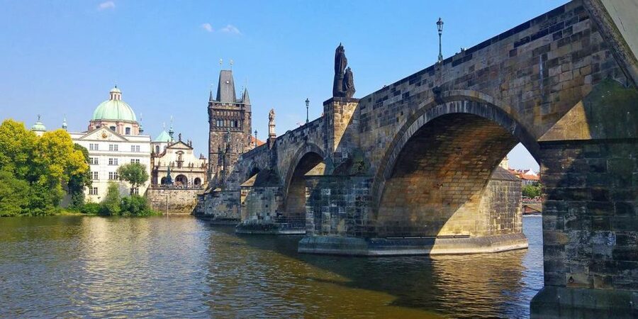 Prague: Lunch Cruise on Vltava River with open Buffet - Drinks are extra, so budget for them
