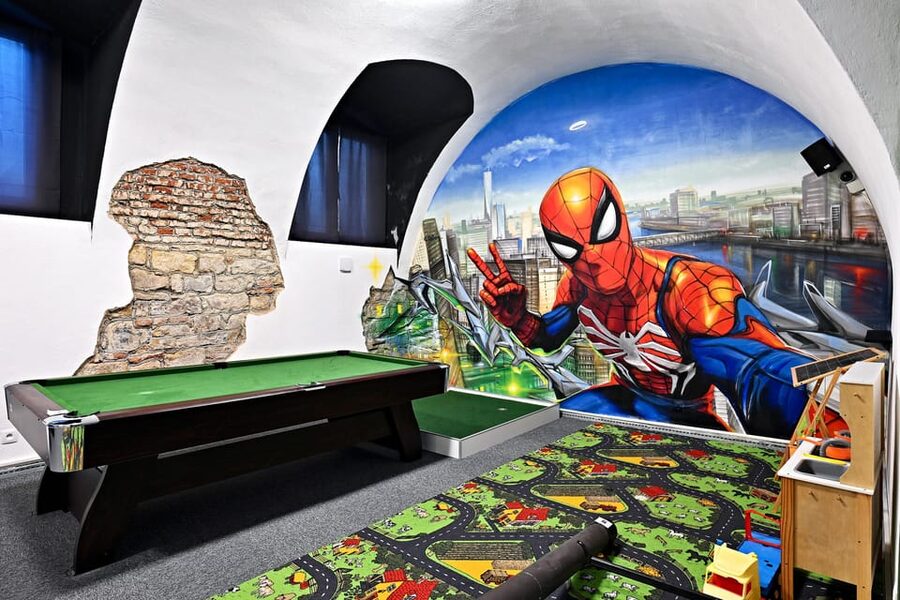 Prague: Mazemania Miniature Golf Experience - Moving through the 18-hole course