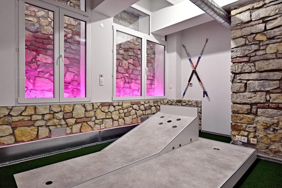 Prague: Mazemania Miniature Golf Experience - Getting there and planning the visit