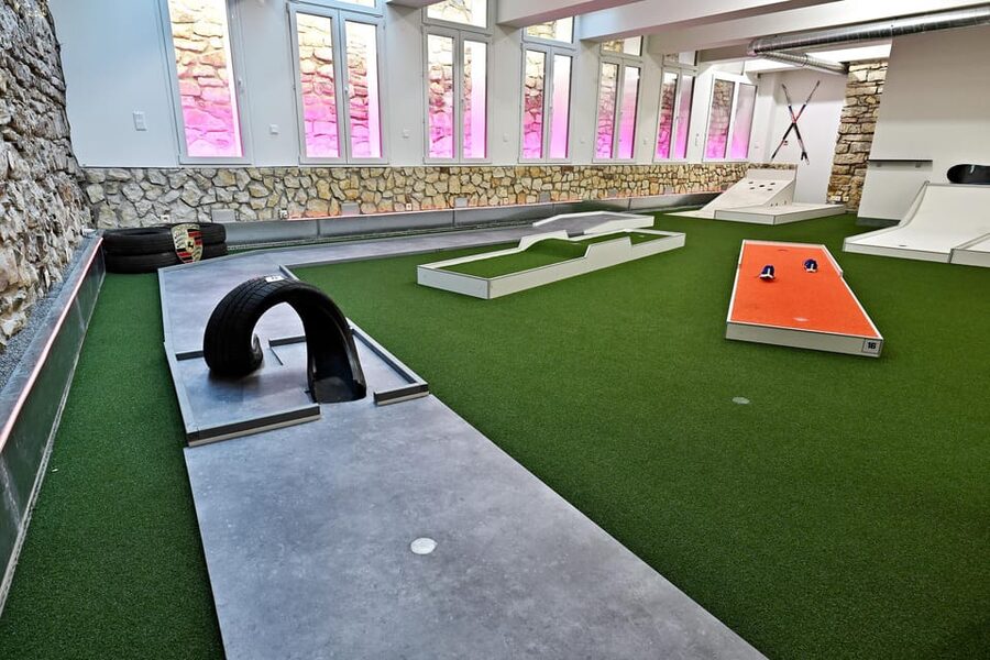 Prague: Mazemania Miniature Golf Experience - Booking flexibility and practical cautions