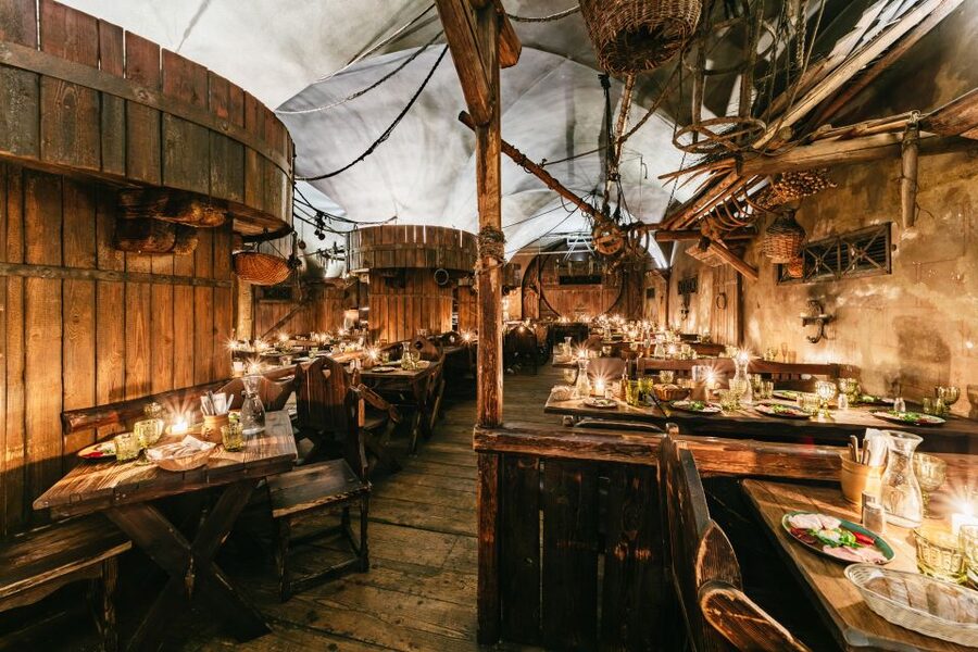 Prague: Medieval Dinner with Unlimited Drinks - Key points at a glance