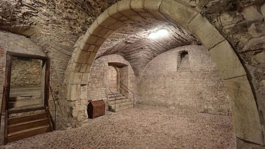 Prague: Medieval Underground Guided Tour - Starting at the Old Town Hall
