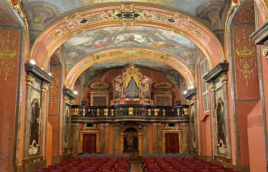 Prague: Mirror Chapel Classical Music Concert Ticket - A one-hour program built around familiar favorites