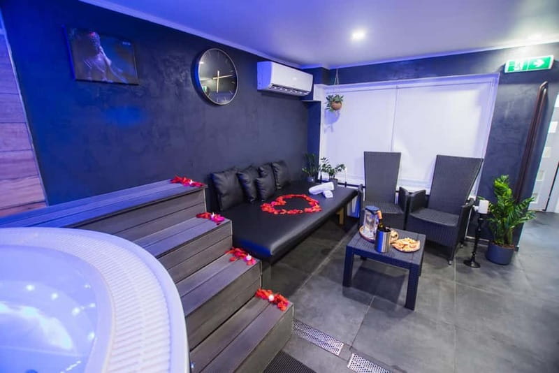 Prague: Modern Private Spa with Jacuzzi and Sauna - The Kladenská jacuzzi and sauna experience