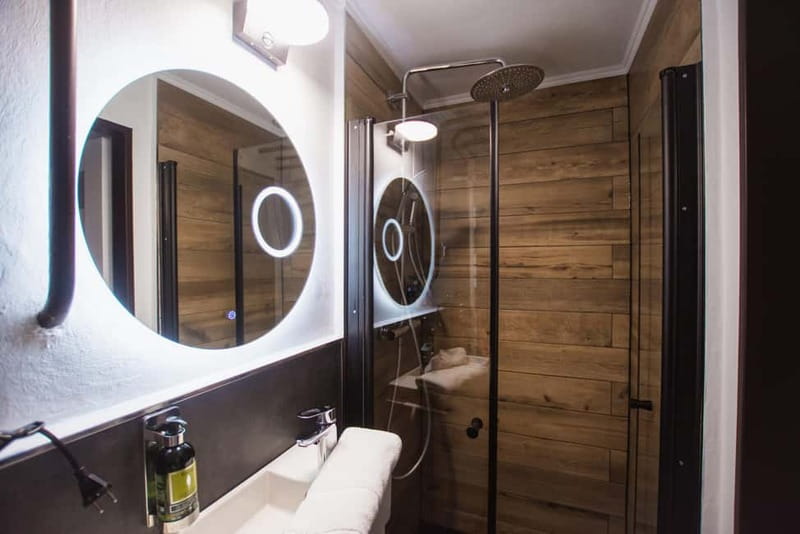 Prague: Modern Private Spa with Jacuzzi and Sauna - The Veleslavínská Finnish sauna studio