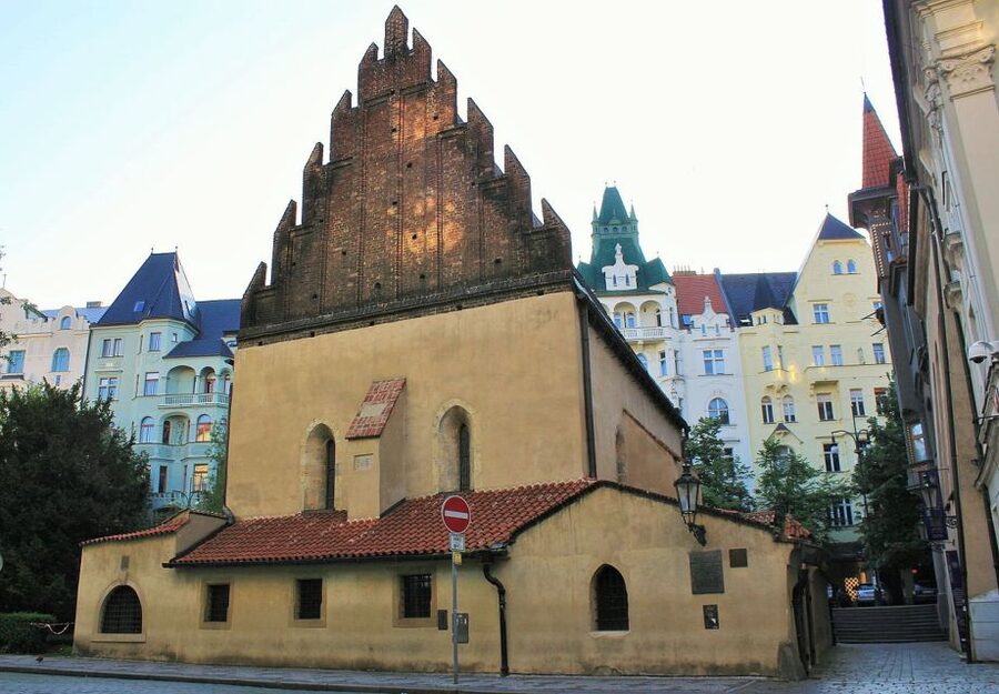 Prague: Old, New, and Jewish Towns Guided Walking Tour - What the guides add beyond dates and monuments