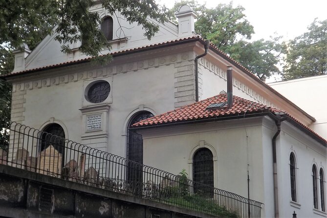 Prague Old Town and Jewish Quarter 90 minutes Guided Tour - What the guides add to the walk