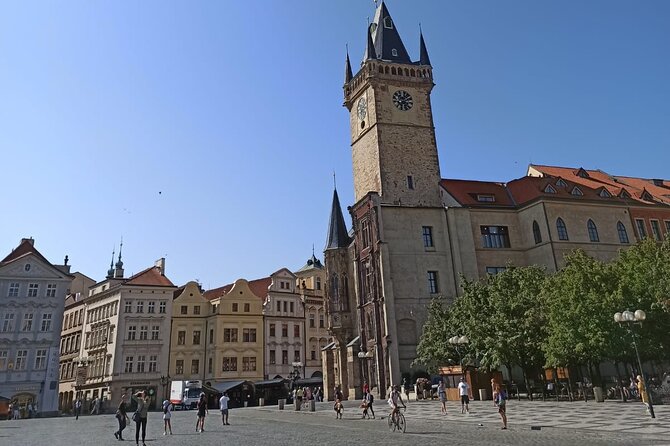 Prague: Old Town and Jewish Quarter Small-Group Tour - What the small group changes