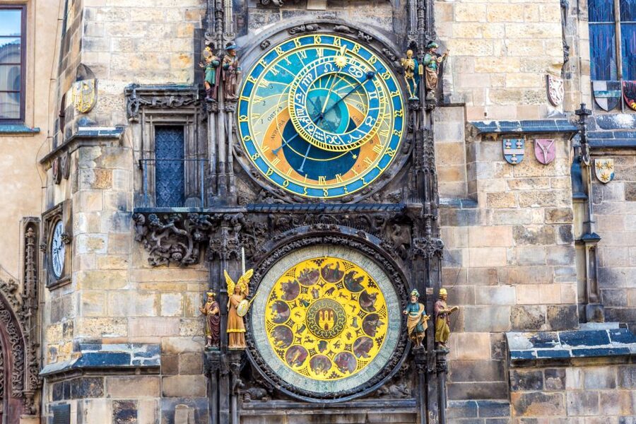 Prague: Old Town and Jewish Quarter Tour with Jewish Museum - Entering the former Jewish Ghetto