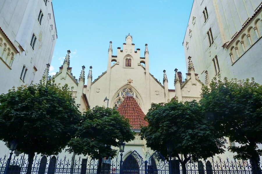 Prague: Old Town and Jewish Quarter Tour with Jewish Museum - Guided walk first, museum visit second