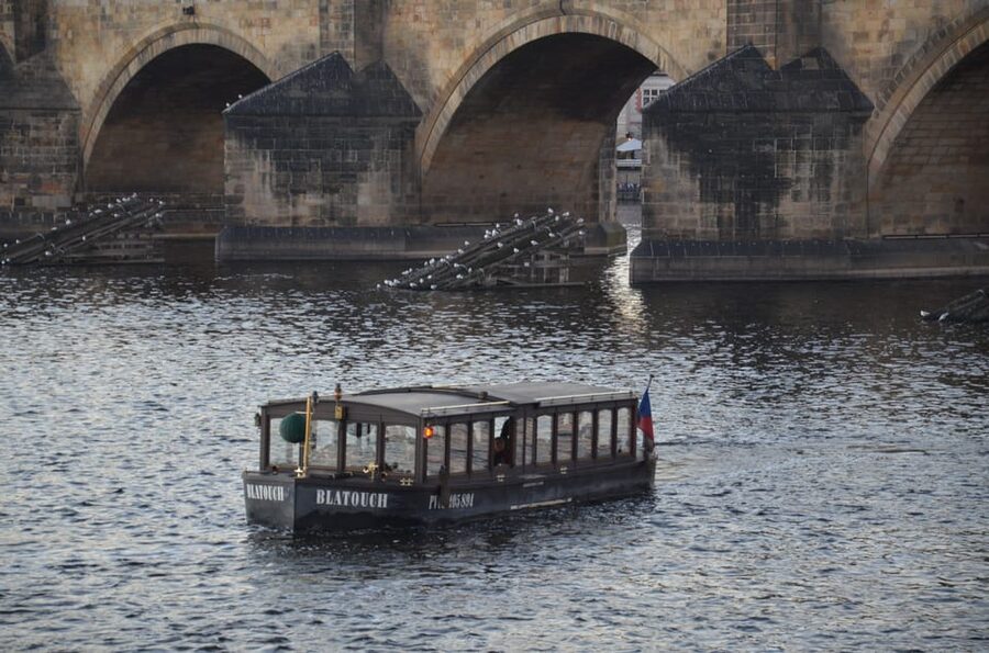 Prague: Old Town Guided Walking Tour and City Boat Ride - A smart introduction to Prague’s historic center