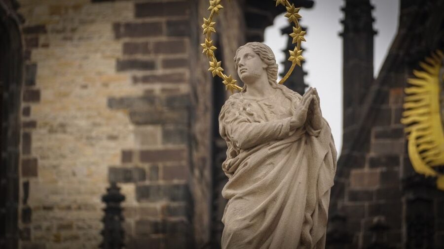 Prague: Old Town Highlights & Hidden Gems Guided Tour - Optional river cruise and Prague Castle extension