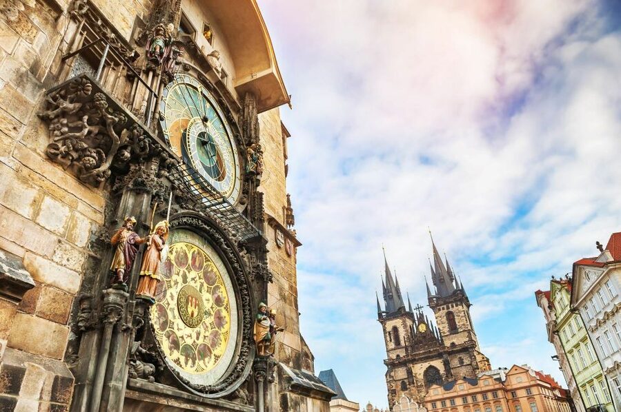 Prague: Old Town, Jewish Quarter & Astro Clock Walking Tour - Finishing on Charles Bridge