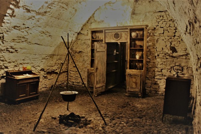 Prague Old Town, Medieval Underground and Dungeon Historical Tour - Time, group size, and the practical rhythm