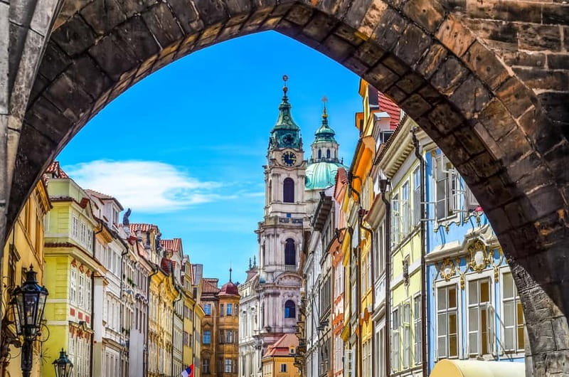 Prague: Old Town, Prague Castle & River Cruise Day Tour - Charles Bridge: a strong opening view of Prague