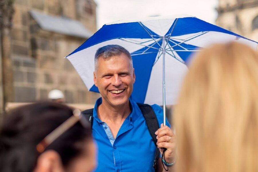 Prague: Old Town Tour & National Museum Skip-the-Line Ticket - Wenceslas Square and the change in mood