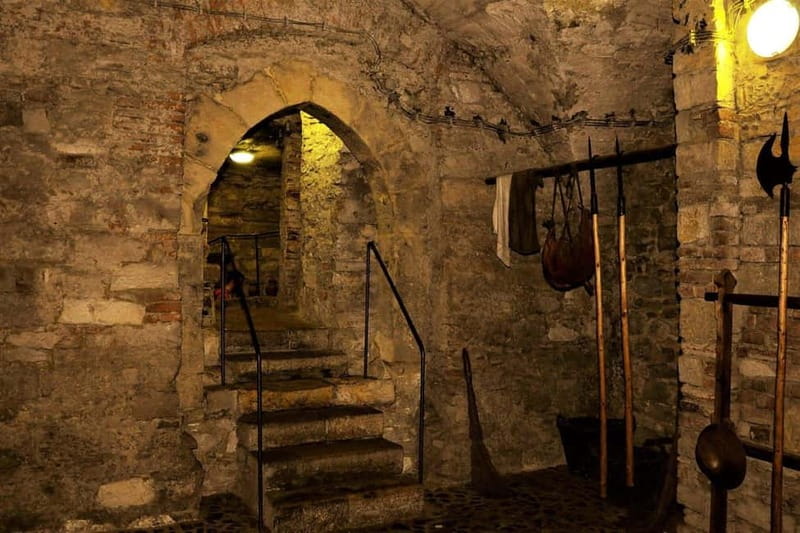 Prague Old Town, Underground and House of Alchemy Tour - Key points at a glance