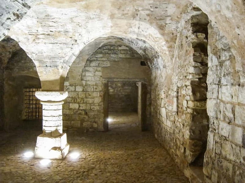Prague: Oldtown, Medieval Underground & Dungeon History Tour - Meeting at Male Namesti Square