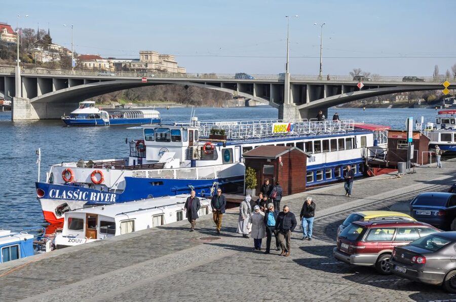 Prague: Panoramic Vltava River Cruise - What the boat feels like in different seasons