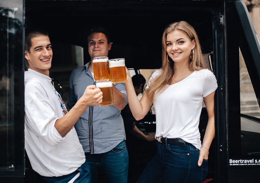 Prague: Party Beer Bus - Music, service, and the role of the waitress