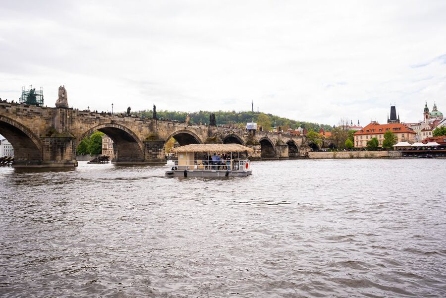 Prague: Party Tiki Boat Sightseeing Cruise with Drinks - Reaching Štvanice Island