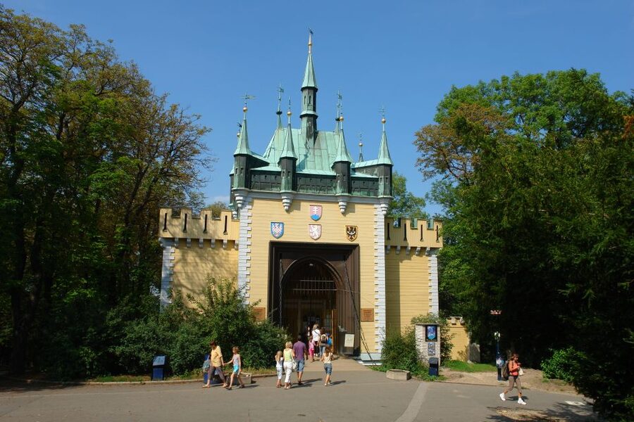 Prague: Petřín Tower and Mirror Maze Entry Ticket - Key points before you go