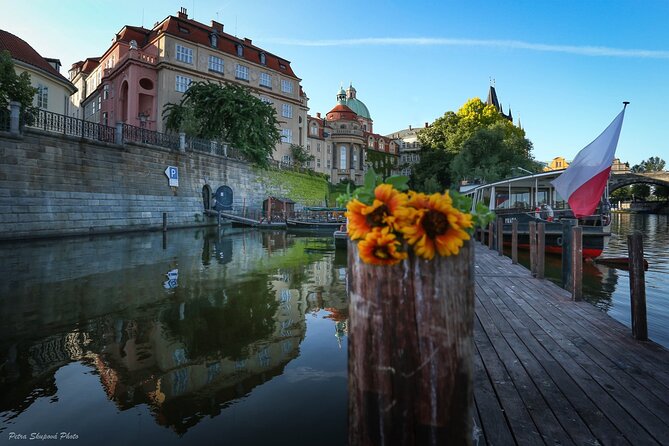 Prague Photoshoot for Couples, Betrothed, Family & Friends - Charles Bridge: Prague’s classic picture