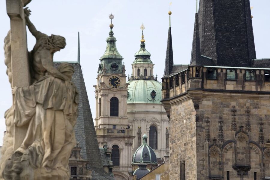 Prague: Prague Castle and Little Quarter Guided Walking Tour - St. Vitus Cathedral and the choice about interiors