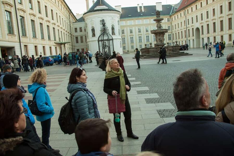 Prague: Prague Castle & Charles Bridge – guided tour in German - One hour inside the Prague Castle grounds