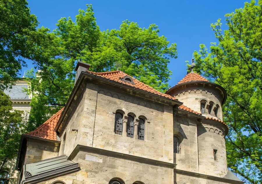 Prague: Prague Synagogues & the Jewish Cemetery Guided Tour - Klausen Synagogue and the everyday side of belief