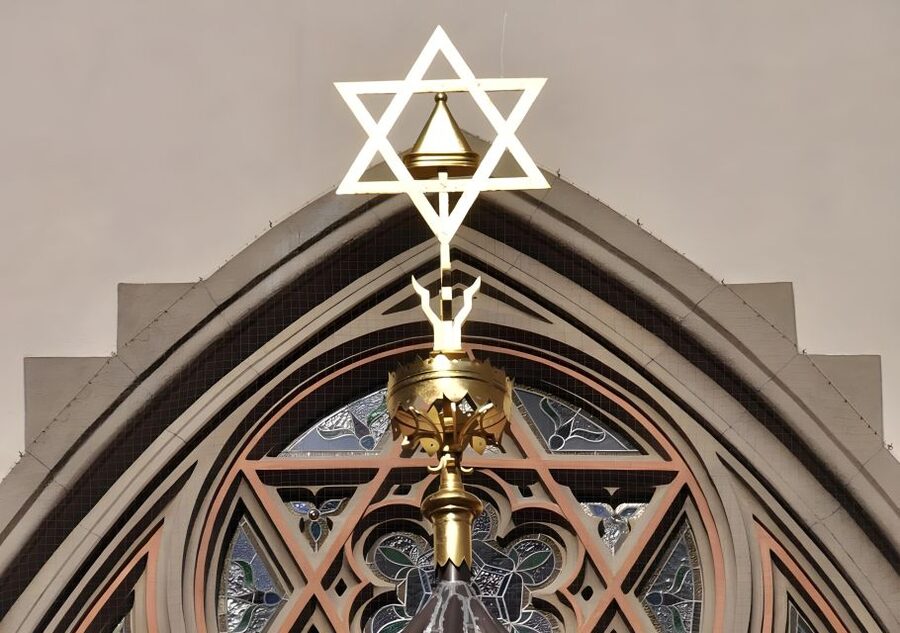 Prague: Prague Synagogues & the Jewish Cemetery Guided Tour - Old-New Synagogue, one of Prague’s key Jewish landmarks