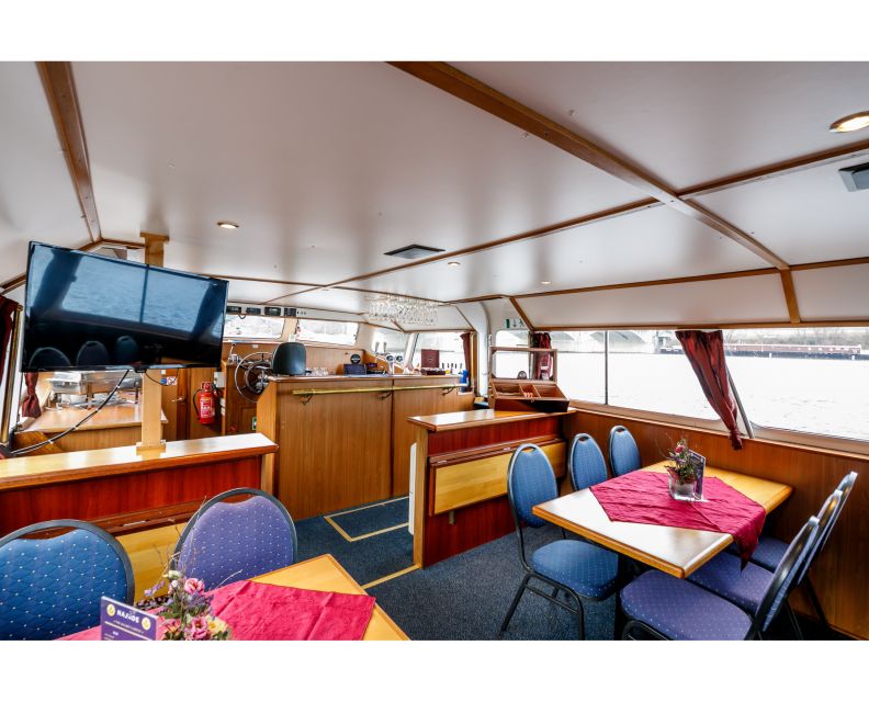 Prague: Private Beer Boat Cruise with Unlimited Beer - Rain, indoor space, and the five-minute difference
