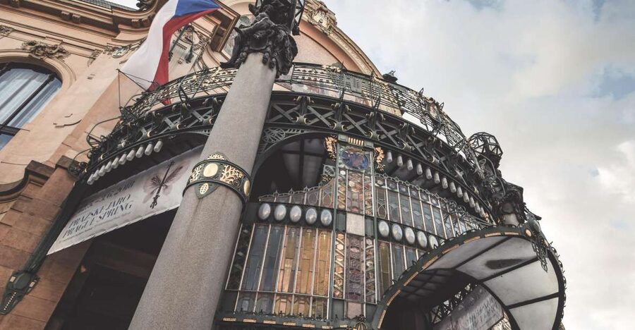 Prague: Private Prague Art Nouveau and Cubism Tour - How much walking and time should you expect?