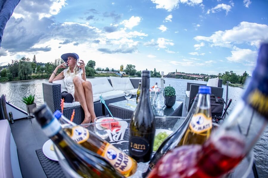 Prague: Private River Cruise with Unlimited Beer or Prosecco - A relaxed winter option, with weather in mind
