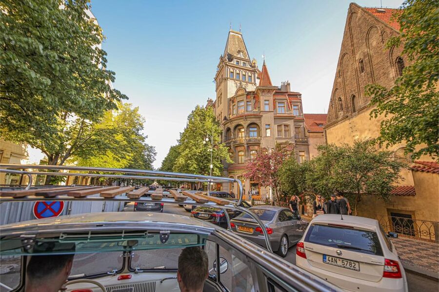 Prague: Private Sightseeing Tour in original VW Samba bus - Who will enjoy this most