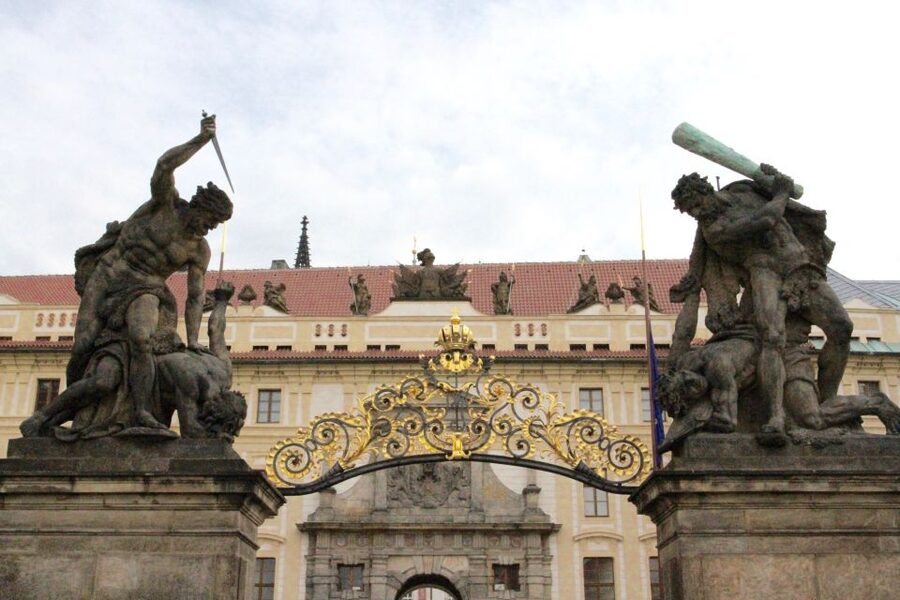 Prague: Private Tour of the Prague Castle Grounds - St. Vitus Cathedral: the visual centerpiece