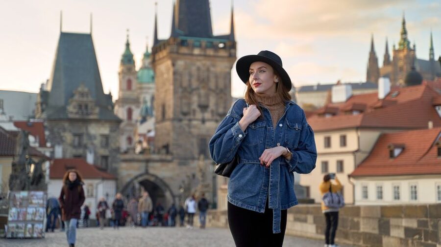 Prague: Professional Photoshoot at Charles Bridge - A photographer who guides rather than simply points
