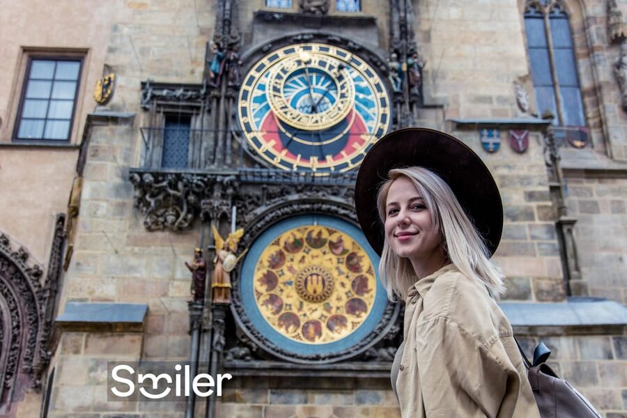 Prague: Professional Photoshoot in the Old Town - Meeting outside Hard Rock Cafe