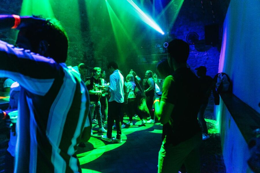 Prague: Pub Crawl with Unlimited Drinks & 5-floor Club Entry - Who should book this pub crawl?