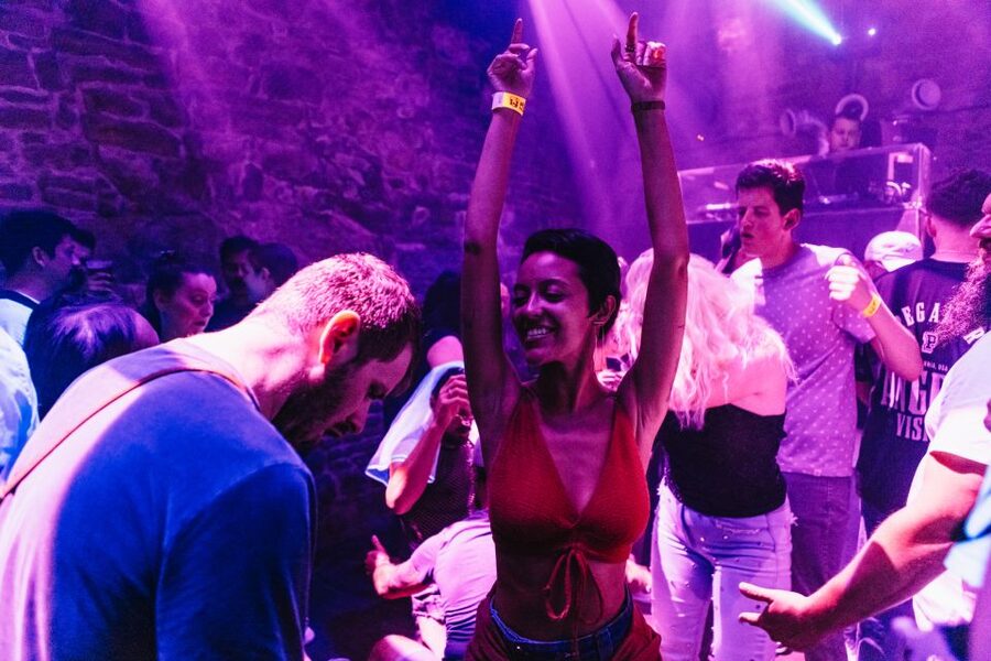 Prague: Pub Crawl with Unlimited Drinks & 5-floor Club Entry - The first bar: free drinks, games, and quick introductions