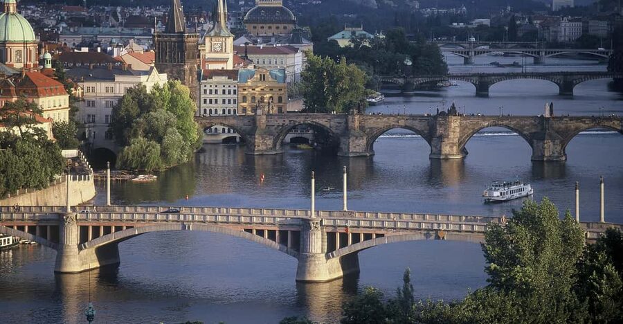 Prague: River Cruise with Transfer to Pier - What this Prague river cruise really offers