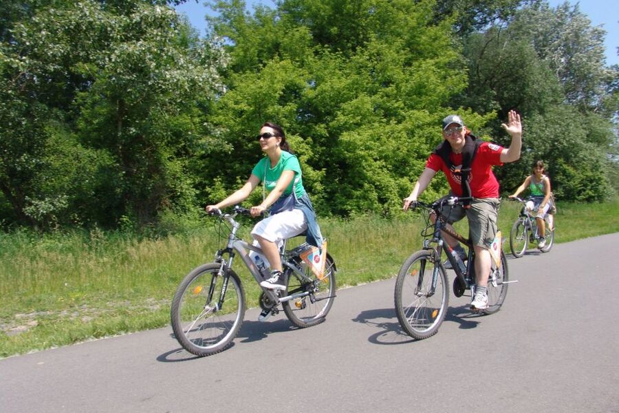 Prague: River & Park Bike Tour to Troja Chateau - Stromovka, Prague’s biggest park
