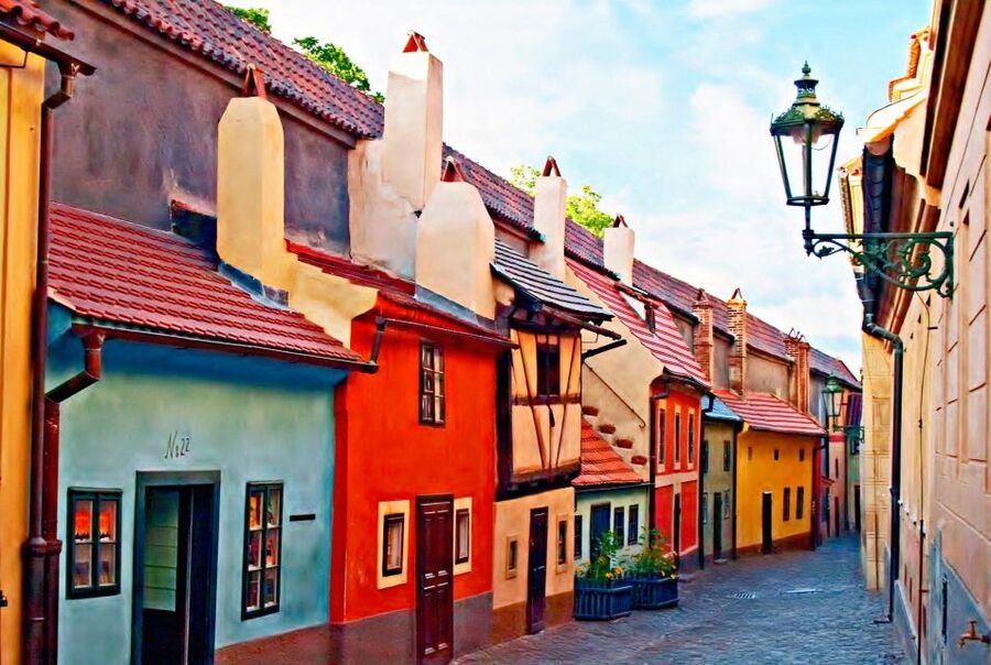 Prague Royal Castle, St Vitus, Golden Lane Tour with Tickets - What the private format is really worth