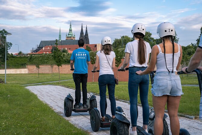 Prague Segway Tour - Learning the Segway before the hills